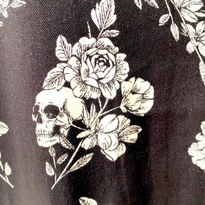 💀Torrid bomber black with skulls and flowers 🖤